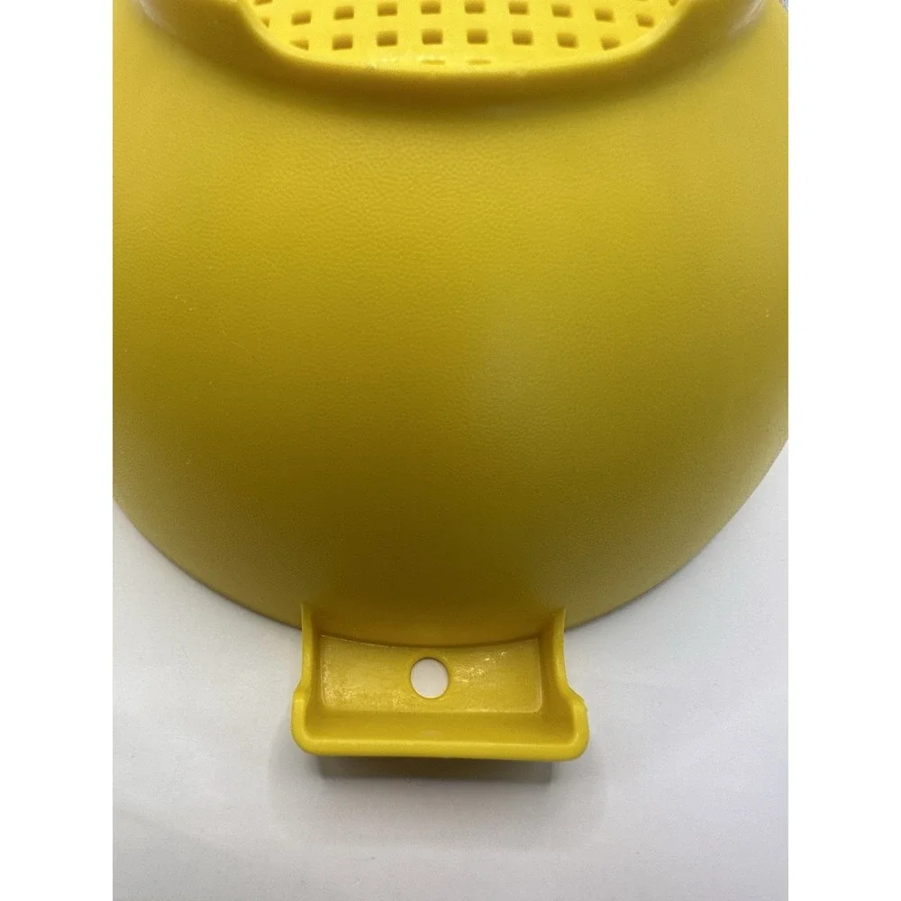 Tupperware Strainer Colander Large 2 Quart Size Yellow EUC Kitchen Utensil